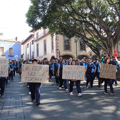 Trabajadores de diversos sectores expusieron sus reclamos en la marcha del primero de mayo en las calles del Centro de Cuernavaca. 