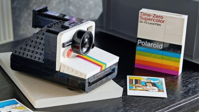 Lego revive la mítica cámara Polaroid SX-70 en set innovador para 2024