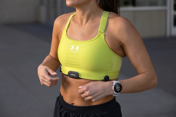 Redefiniendo el fitness: Garmin lanza monitor de frecuencia para ropa deportiva femenina
