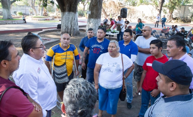 Líderes transportistas de Jonacatepec escuchan propuesta del candidato al Senado Víctor Mercado
