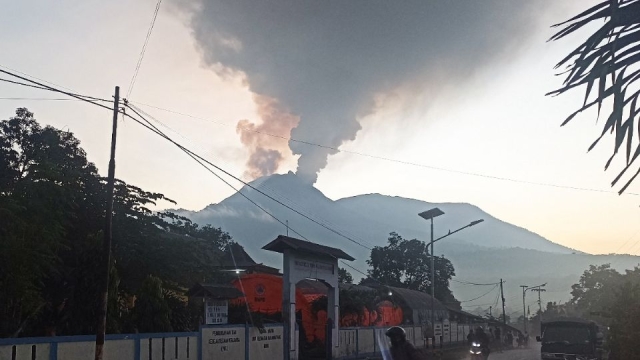 Indonesia en riesgo: Alerta por erupción del volcán Lewotobi Laki-Laki