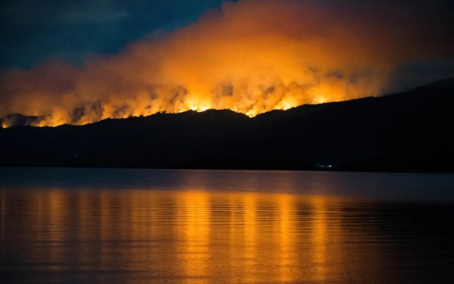 Incendio arrasa más de 2 mil hectáreas en la Patagonia argentina