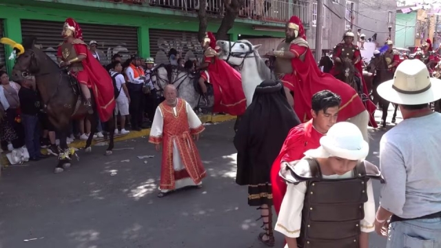 Presentan amparo contra uso de caballos en Pasión de Cristo de Iztapalapa