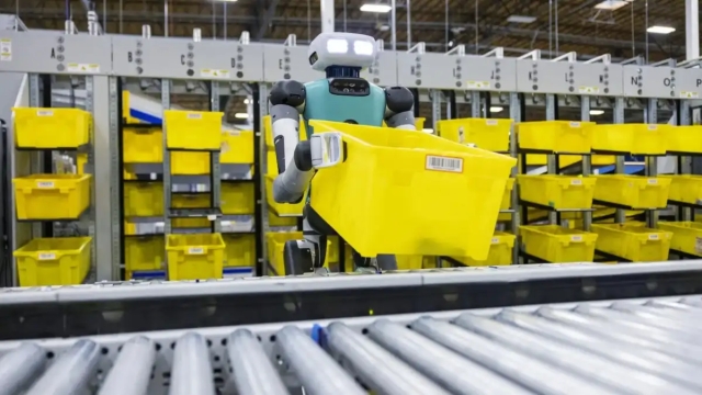 Amazon revoluciona sus almacenes con robots humanoides