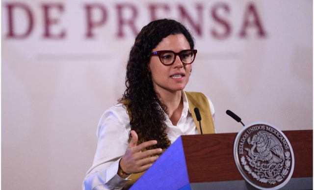 Luisa María Alcalde admite error en dictamen sobre fondo de pensiones
