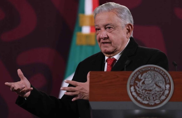 López Obrador continúa con ojo hinchado por infección