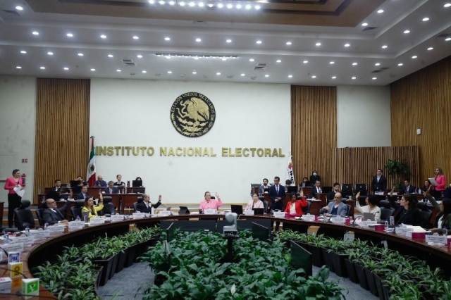 Sala de sesiones del Consejo General del INE.