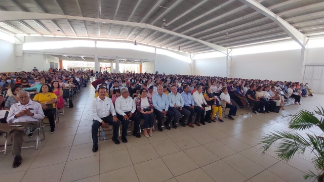 Refrenda alcalde de Jiutepec alianza con docentes