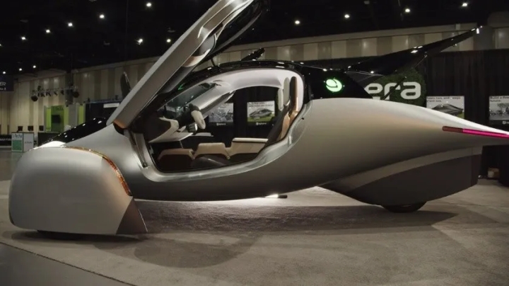 Aptera presenta prototipo completo de auto eléctrico solar