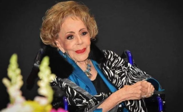 Silvia Pinal recibe un emotivo homenaje por sus 75 años de carrera artística