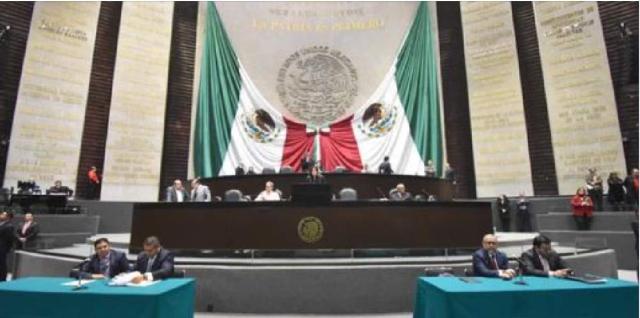 La Cámara de Diputados aprobó el dictamen de la Sección Instructora por el que se declara que ha lugar a proceder penalmente en contra de Uriel Carmona Gándara, fiscal general de Morelos.
