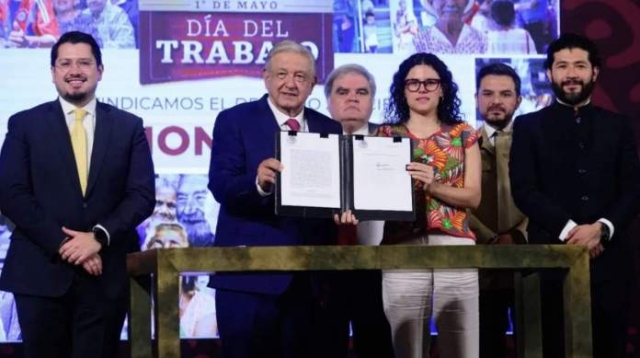 López Obrador firma decreto del Fondo de Pensiones