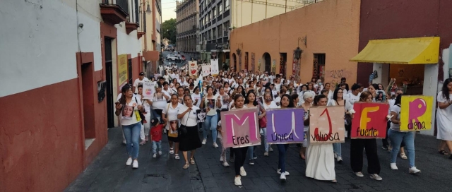Realizan caminata por la dignidad de la mujer, en Cuernavaca