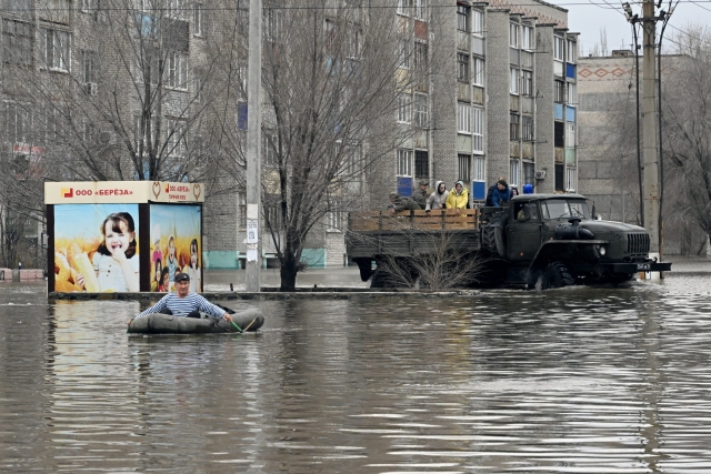 Inundaciones en Rusia y Kazajistán tras deshielo repentino