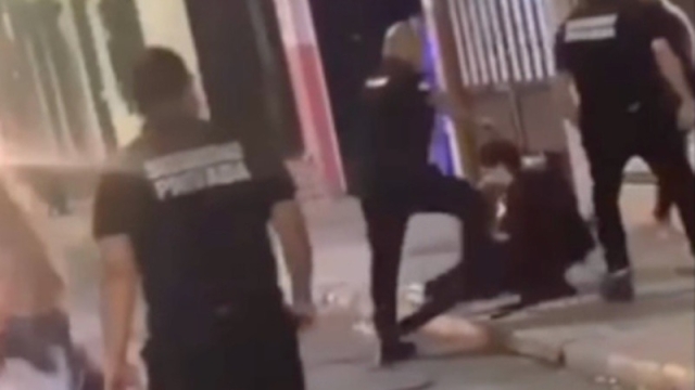Joven queda inconsciente tras golpiza de guardias en bar de León