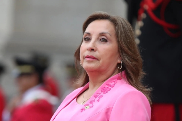 Presidenta de Perú asegura que relojes Rolex eran &#039;prestados&#039;