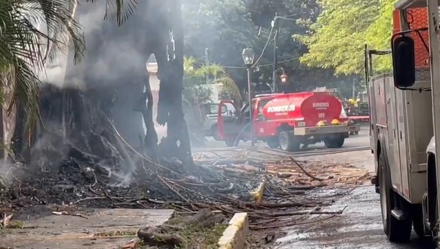 Atiende Bomberos Cuernavaca incendio en predio en avenida Morelos Sur