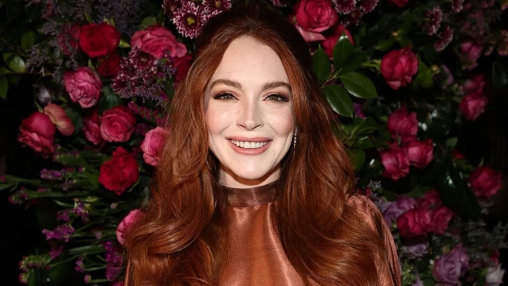 Lindsay Lohan presume su ‘baby bump’ en su primera foto embarazada