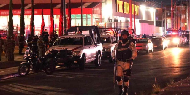 Balacera en Periplaza, Puebla, deja un muerto y 4 policías heridos