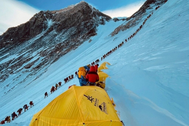 Nepal limita permiso de ascenso al Everest