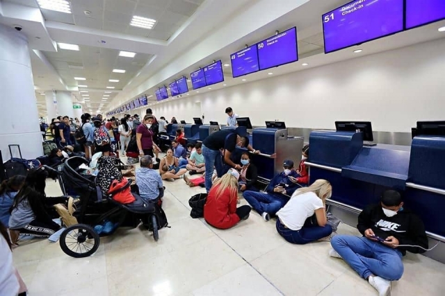 Aeropuerto de la CDMX cancela vuelos por &quot;Huracán Grace&quot;
