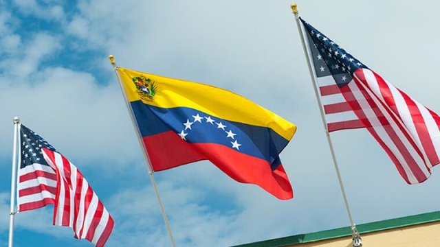 Estados Unidos reimpone sanciones petroleras a Venezuela