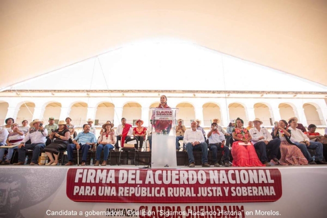 Margarita González Saravia, candidata a la gubernatura, acompañó la firma del acuerdo y convocó a seguir impulsando la Cuarta Transformación en Morelos. 
