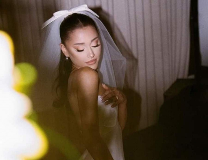Revelan las primeras fotos de la boda de Ariana Grande y Dalton Gomez