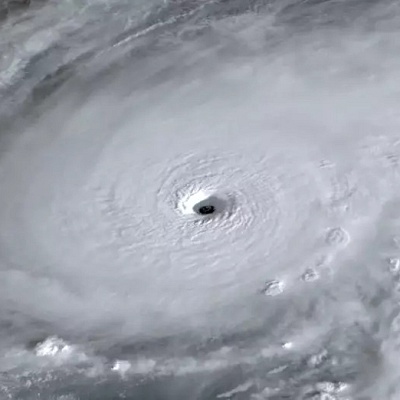 Huracán ‘Melissa’ de categoría 5 toca tierra en Jamaica con lluvias intensas