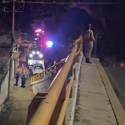 Al puente de Chamilpa llegaron elementos policiacos y de la Guardia Nacional.