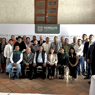 Representantes de los tres Poderes estuvieron presentes en la Mesa.