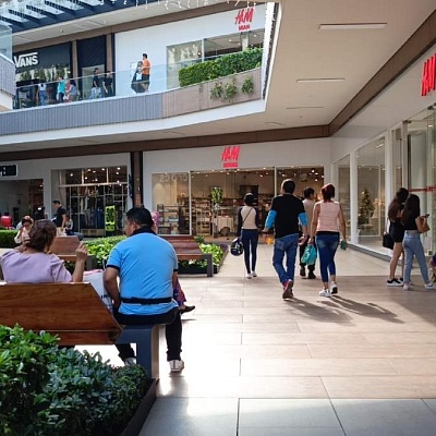 Plazas comerciales en Cuernavaca registraron una elevada afluencia de visitantes. 