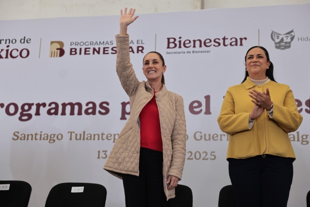 Maestros de la CNTE interrumpen evento de Sheinbaum en Hidalgo; la presidenta pide respeto