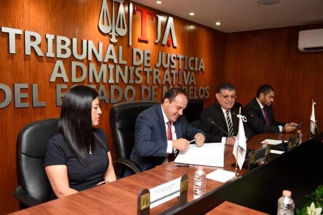 El gobernador Cuauhtémoc Blanco asistió a la inauguración del Salón Presidentes del TJA. 