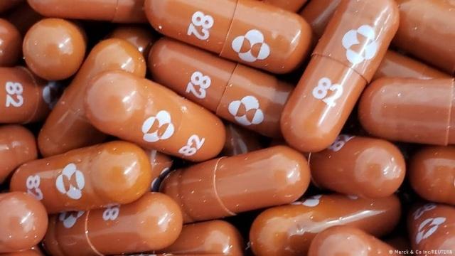 Cofepris está por aprobar medicamentos COVID de Pfizer y Merck