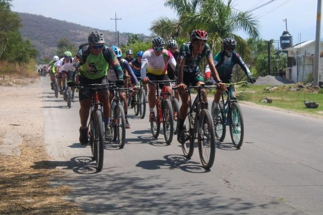 Realizan rodada ciclista de 22 km en Tlaltizapán