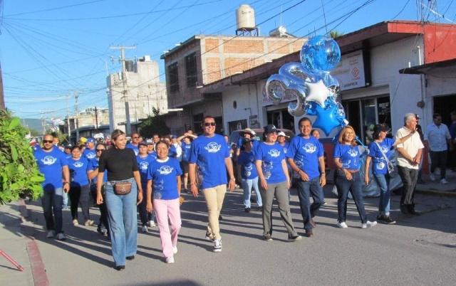Con un vistoso desfile, comenzaron las actividades de aniversario de la EESJ.