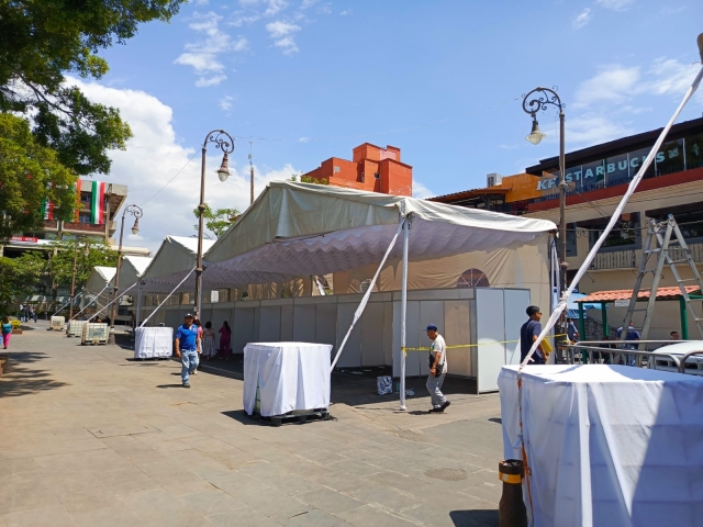 Cierre de glorieta Pacheco por instalación de stands, en el centro de Cuernavaca