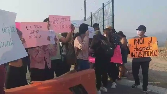 Protesta grupo de estudiantes de UTSEM; piden reinstalación de docente