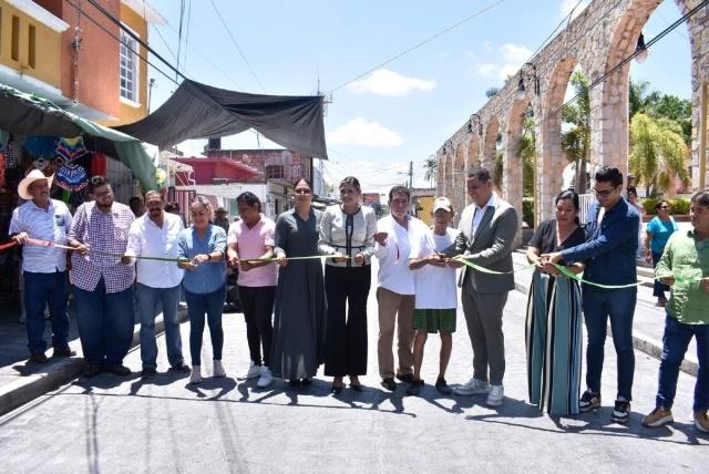 Integrantes del Cabildo participaron en la entrega de las obras.