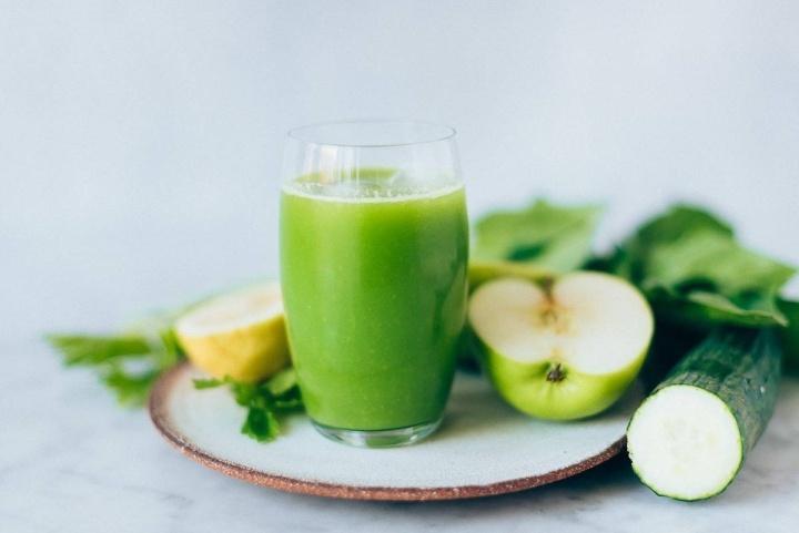 Jugo verde de manzana y pepino: El desayuno perfecto para cargar energía