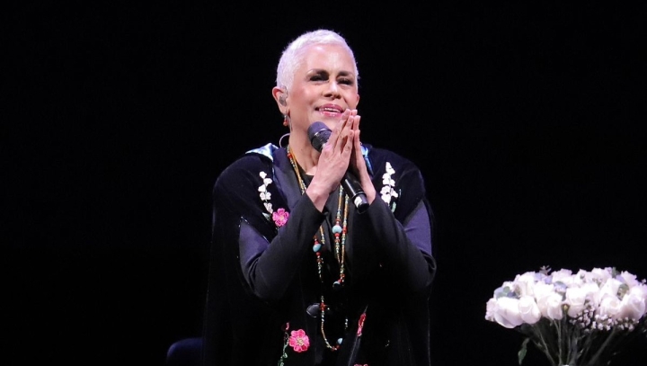 Eugenia León es hospitalizada tras someterse a cirugía de columna: 'Tengo una inquebrantable fe'