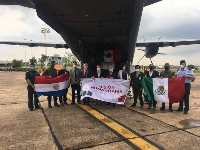 México dona 150 mil vacunas COVID-19 a Paraguay.
