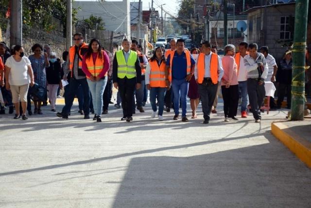 Entregan calle recién pavimentada en Chamilpa