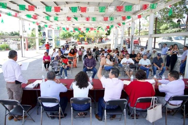 Ciudadanos reclamaron servicios y seguridad, en la sesión de cabildo realizada en Tlaquiltenango el fin de semana pasado. El gobierno no dio respuesta a las demandas. 