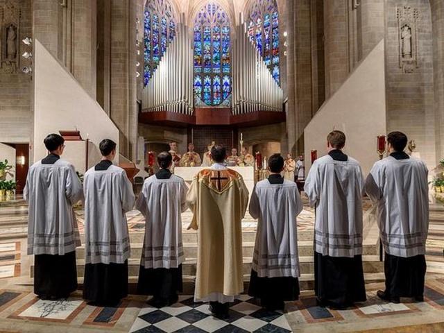 Legionarios de Cristo revelan a 27 sacerdotes pederastas.