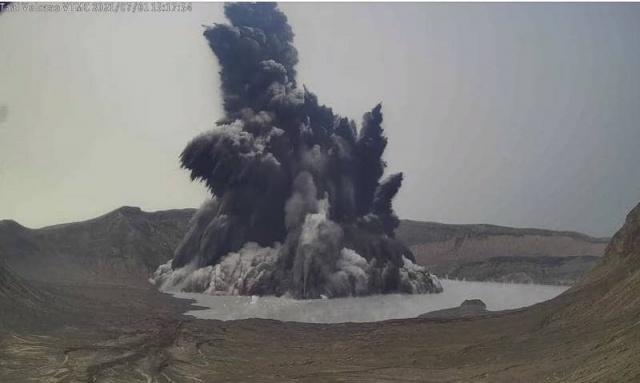 Volcán filipino Taal: expulsa vapor y aumenta nivel de alerta