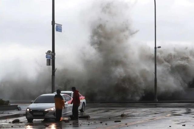 Tifón Hinnamnor golpea Corea del Sur con vendavales y aguaceros