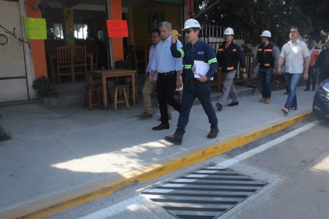 El edil de Cuernavaca recorrió la construcción del sistema pluvial en la avenida Paseo del Conquistador, con dirección a Domingo Diez. 