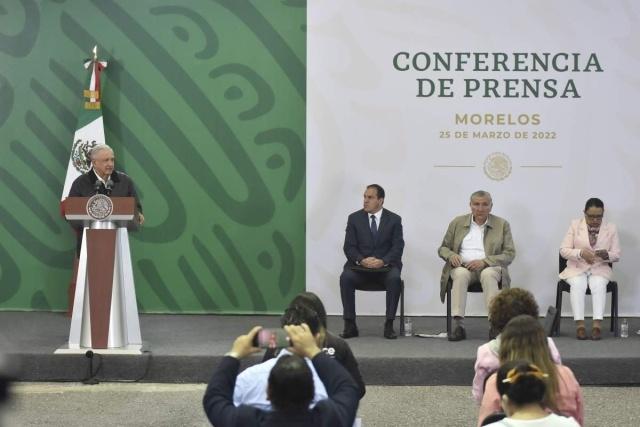 El presidente de México ofreció su conferencia de prensa desde Cuernavaca y luego recorrió varios puntos de la entidad. 